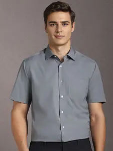 Louis Philippe Spread Collar Formal Shirt