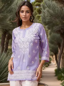 Sitaram Designer Women Floral Embroidered Round Neck Regular Straight Chikankari Kurta