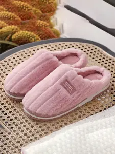 WOLVESDEN Striped Fur Room Slippers