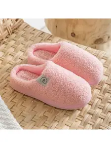 WOLVESDEN Women Self Design Room Slippers