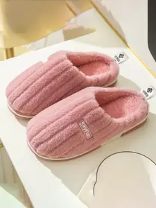 WOLVESDEN Women Striped Room Slippers