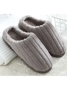 WOLVESDEN Striped Fur Room Slippers