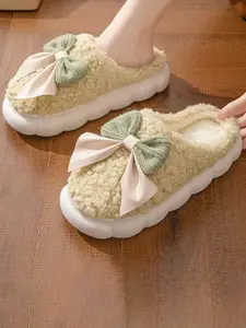 WOLVESDEN Women Self Design Room Slippers