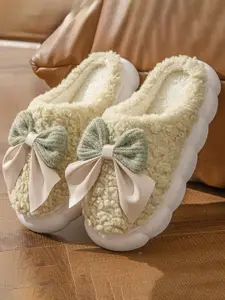 WOLVESDEN Women Embellished Room Slippers