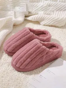 WOLVESDEN Women Striped Room Slippers