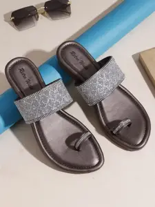 Retro Walk Women Embellished One Toe Flats