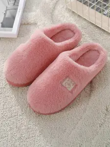 WOLVESDEN Women Self Design Room Slippers