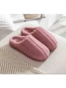 WOLVESDEN Women Room Slippers