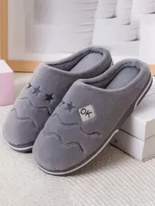 WOLVESDEN Women Striped Room Slippers