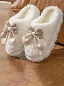 WOLVESDEN Women Embellished Room Slippers