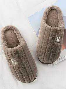 WOLVESDEN Striped Fur Room Slippers