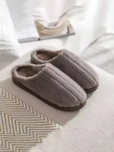 WOLVESDEN Women Striped Room Slippers