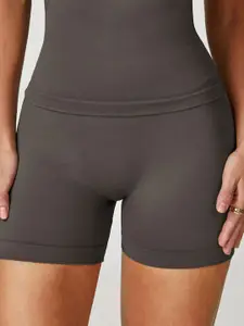 StyleCast Women Solid Skinny Fit Mid-Rise Above Knee Sports Shorts