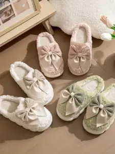 WOLVESDEN Women Self Design Winter Fur Room Slippers