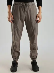 NEVER NEUD Men Relaxed Fit Cross Pocket Cargos Joggers with Drawstring