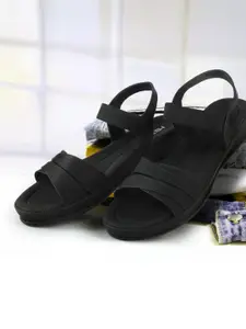 Metro Women Solid Sandals