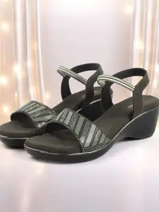 WALKWAY by Metro Women Printed Open Toe Flats