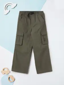 max Boys Regular Fit Mid-Rise Cargos Trousers