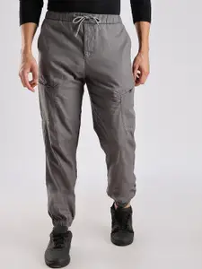 NEVER NEUD Men Relaxed Fit Cross Pocket Cargos Joggers