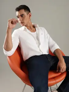 Tommy Hilfiger Men Solid Spread Collar Casual Shirt