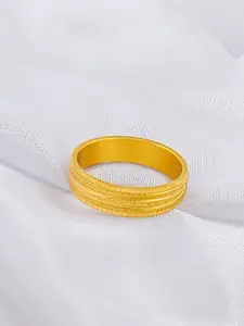Saizen Men Gold-Plated Textured Finger Ring