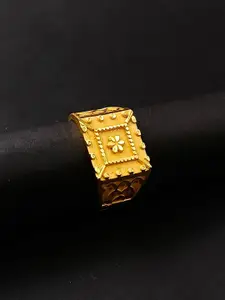 Saizen Men Gold-Plated Mercedes Clover Crown Finger Ring