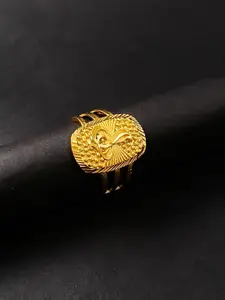 Saizen Men Gold-Plated Textured Finger Ring