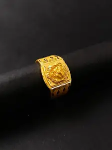 Saizen Men Stainless Steel Gold-Plated Textured Finger Ring