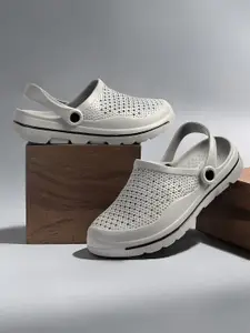 The Roadster Lifestyle Co Men Casual Clogs