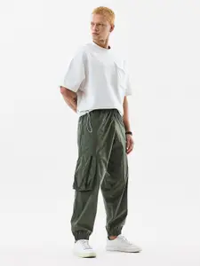 Snitch Men Dark Green Mid-Rise Loose Fit Cargo Pants
