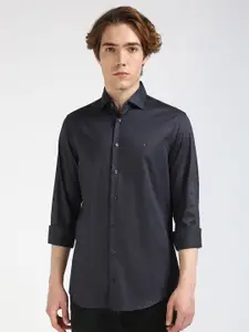 Tommy Hilfiger Men Slim Fit Spread Collar Casual Shirt