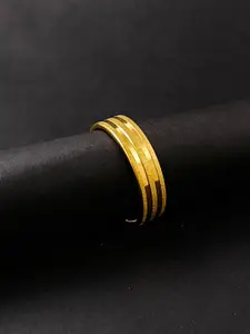 Saizen Men Gold-Plated Stainless Steel Textured Band Ring