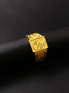 Saizen Men Gold-Plated Stainless Steel Textured Majestic Swirl Chillai Finger Ring