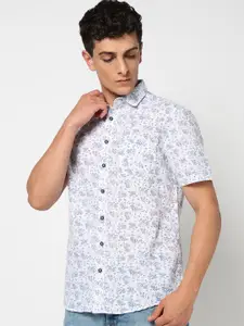 Blue Buddha Men Tailored Fit Floral Printed Spread Collar Cotton Casual Shirt