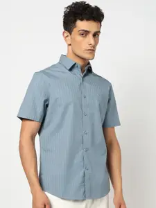 Blue Buddha Men Tailored Fit Micro Ditsy Printed Spread Collar Cotton Casual Shirt