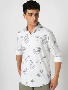 Blue Buddha Men Tailored Fit Floral Printed Spread Collar Cotton Casual Shirt