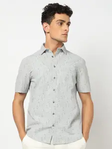 Blue Buddha Men Tailored Fit Floral Printed Spread Collar Cotton Casual Shirt