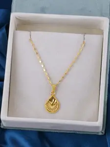 DressBerry Women Gold Plated Chian With Pendant