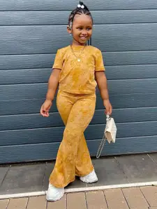 INCLUD Girls Printed Short Sleeves Top With Trousers