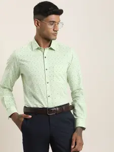 Turtle Men Standard Slim Fit Micro Ditsy Printed Spread Collar Formal Shirt