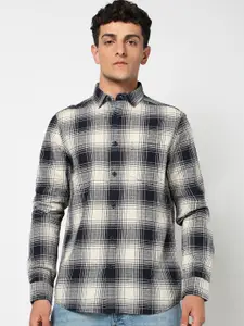 Blue Buddha Men Tailored Fit Checked Spread Collar Cotton Casual Shirt