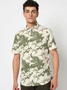 Blue Buddha Men Tailored Fit Floral Printed Spread Collar Cotton Casual Shirt