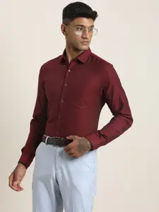 Turtle Men Standard Slim Fit Solid Spread Collar Cotton Formal Shirt