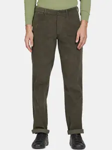 t-base Men Relaxed Fit Mid-Rise Cotton Chinos