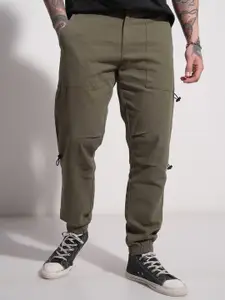 HIGHLANDER Men Solid Mid-Rise Relaxed Fit Trousers