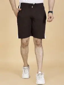 STARFOX Men Solid Mid-Rise Regular Fit Shorts