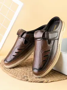 The Roadster Lifestyle Co Men Textured Shoe-Style Sandals