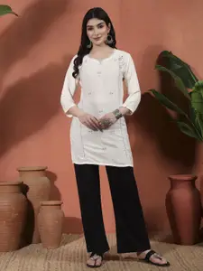 Sangria Women Floral Embroidered Straight Kurti