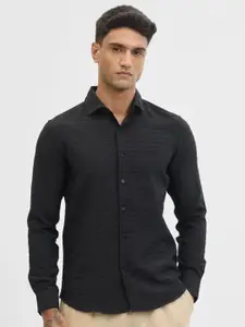Snitch Men Slim Fit Solid Spread Collar Casual Shirt