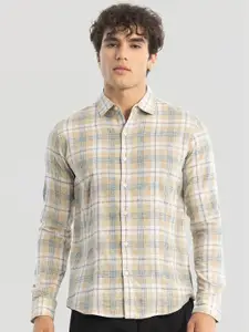 Snitch Men Slim Fit Checked Spread Collar Casual Shirt